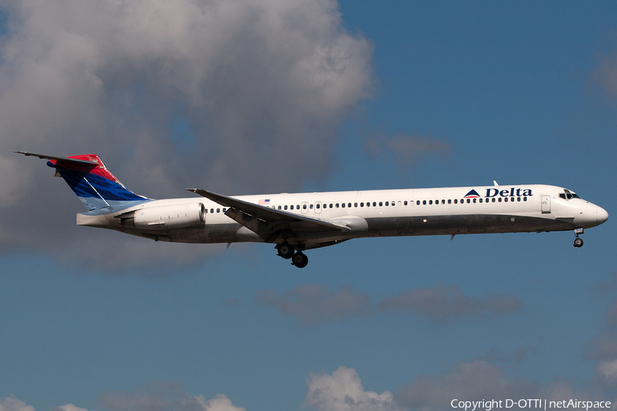 Delta Air Lines McDonnell Douglas MD-88 (N943DL) | Photo 233066