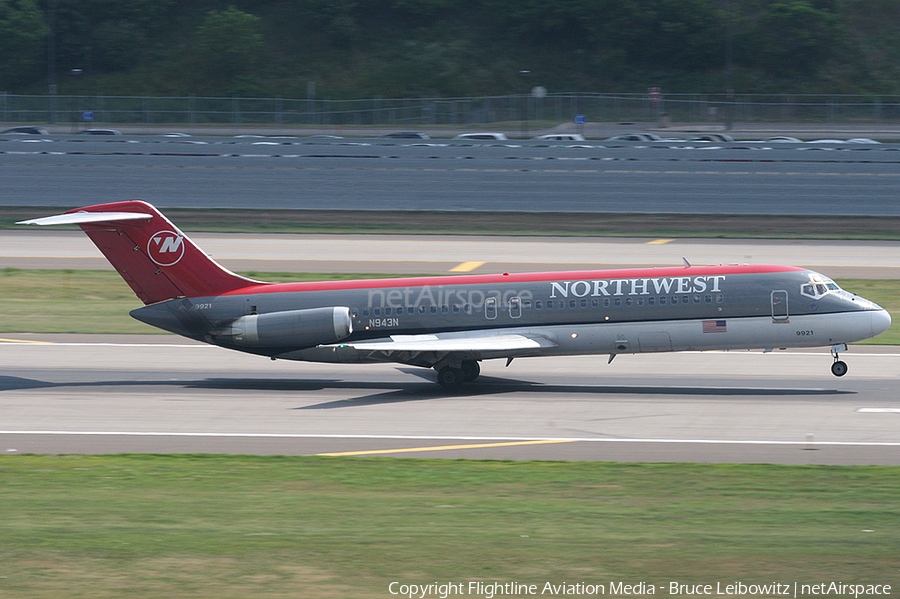 Northwest Airlines McDonnell Douglas DC-9-32 (N943N) | Photo 177820