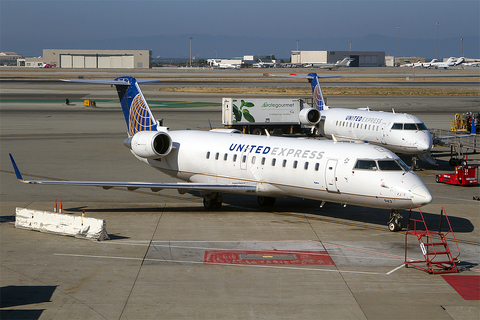 United Express (SkyWest Airlines) Bombardier CRJ-200LR (N943SW) at  San Francisco - International, United States