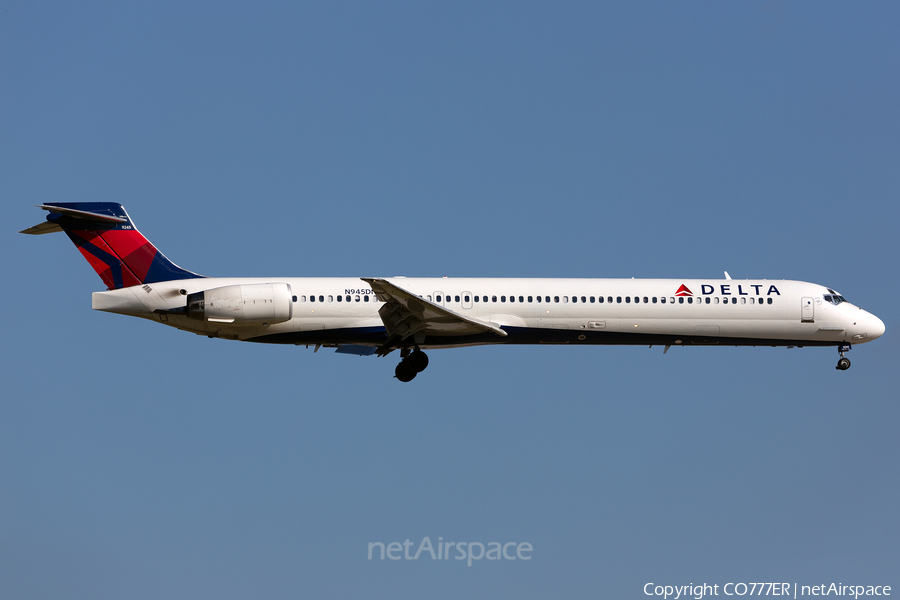 Delta Air Lines McDonnell Douglas MD-90-30 (N945DN) | Photo 425222