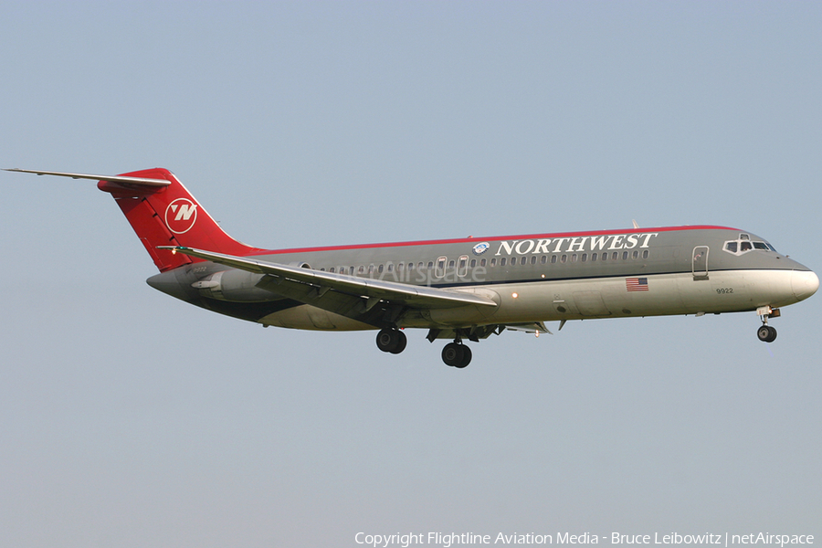 Northwest Airlines McDonnell Douglas DC-9-32 (N945N) | Photo 178284