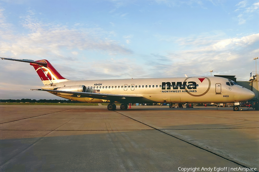 Northwest Airlines McDonnell Douglas DC-9-32 (N945N) | Photo 383090