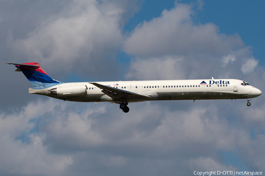 Delta Air Lines McDonnell Douglas MD-88 (N946DL) | Photo 215045