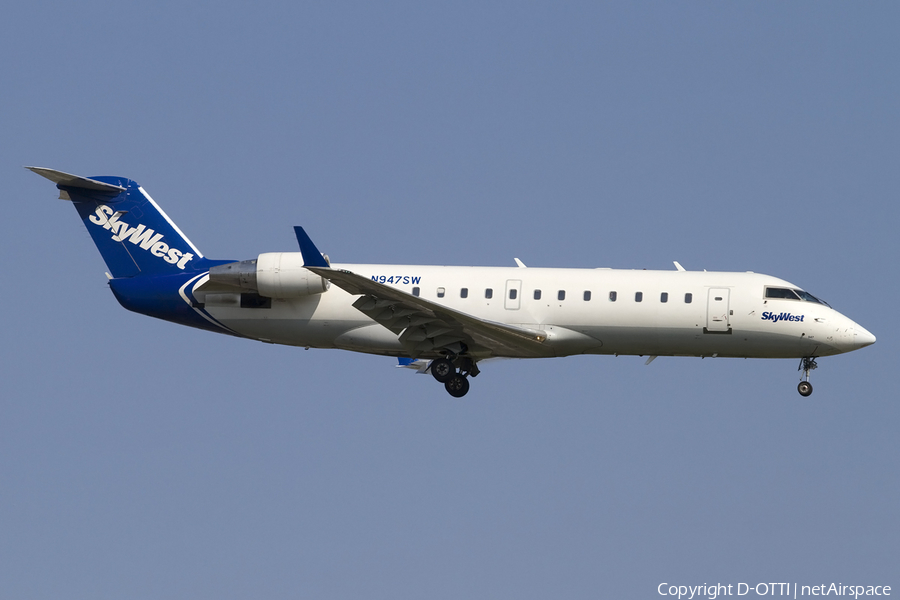 SkyWest Airlines Bombardier CRJ-200LR (N947SW) | Photo 441775