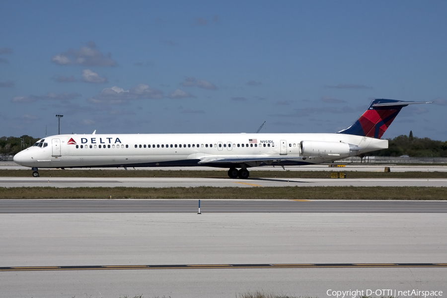 Delta Air Lines McDonnell Douglas MD-88 (N951DL) | Photo 431225