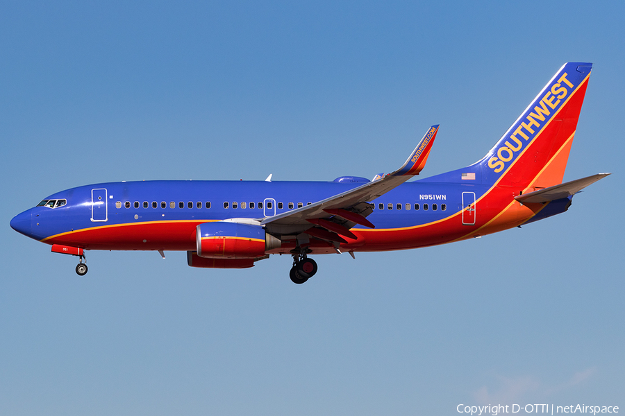 Southwest Airlines Boeing 737-7H4 (N951WN) | Photo 141494