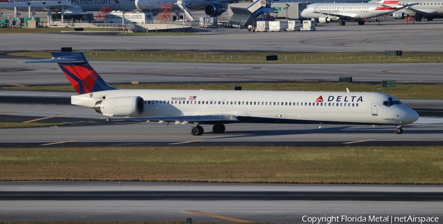 Delta Air Lines McDonnell Douglas MD-90-30 (N952DN) | Photo 322543