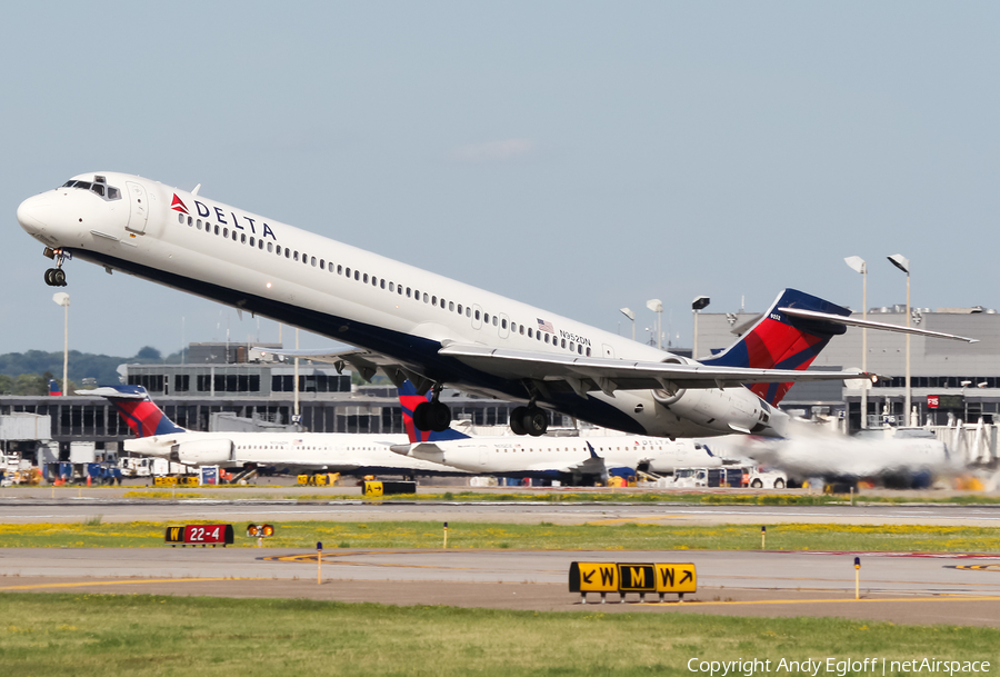 Delta Air Lines McDonnell Douglas MD-90-30 (N952DN) | Photo 403365