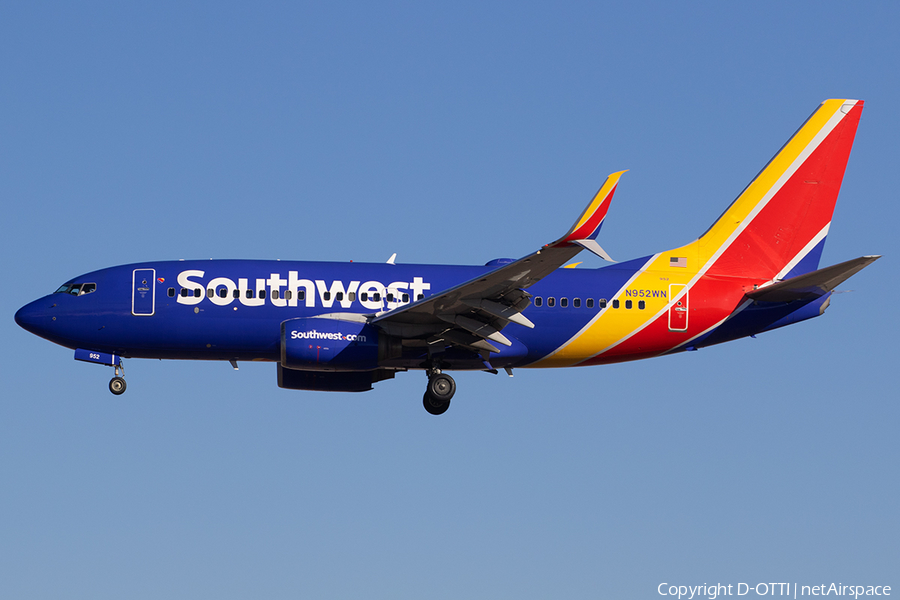 Southwest Airlines Boeing 737-7H4 (N952WN) | Photo 546919