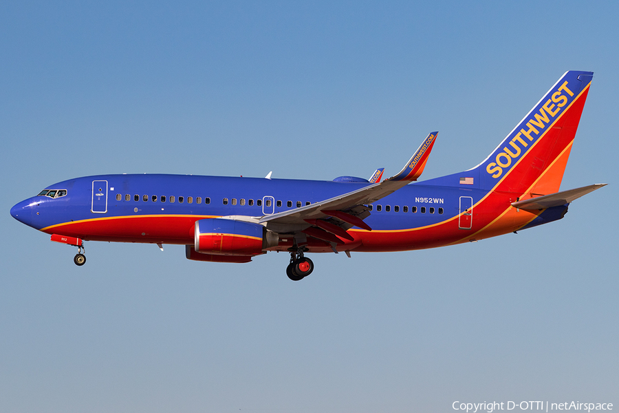 Southwest Airlines Boeing 737-7H4 (N952WN) | Photo 137023