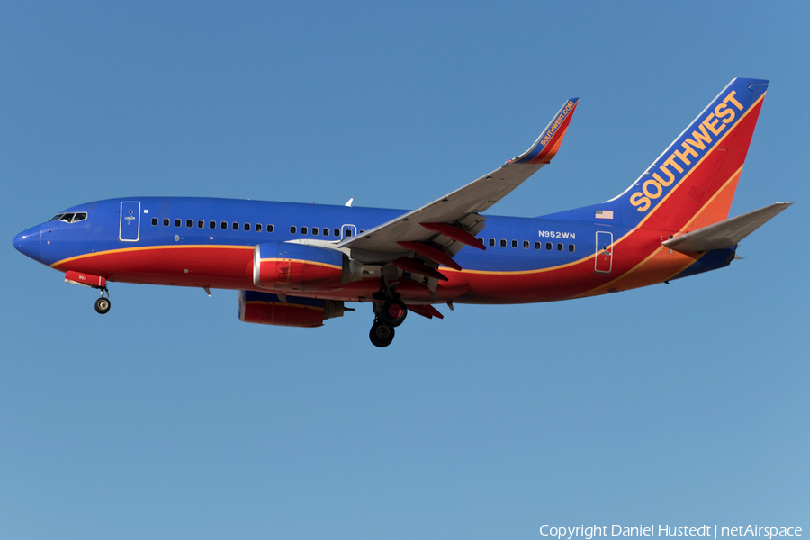 Southwest Airlines Boeing 737-7H4 (N952WN) | Photo 477989