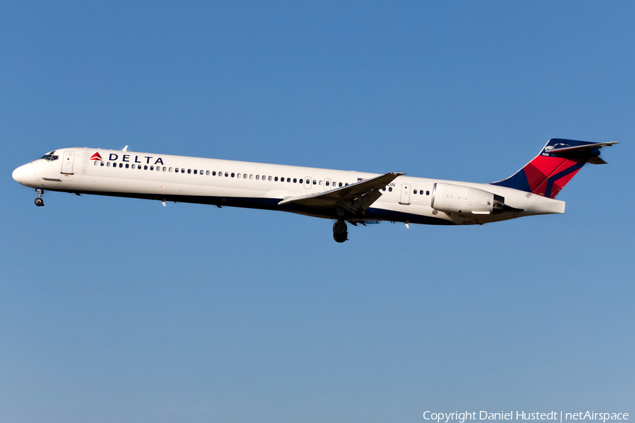Delta Air Lines McDonnell Douglas MD-90-30 (N953DN) | Photo 666681