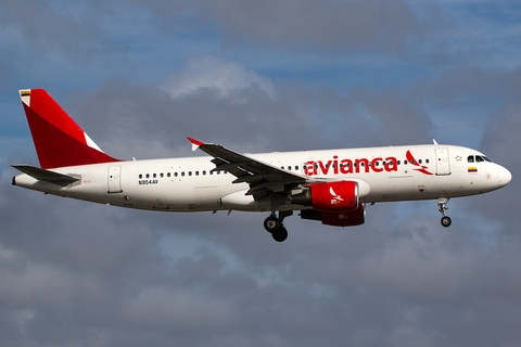 Avianca Airbus A320-214 (N954AV) at  Miami - International, United States