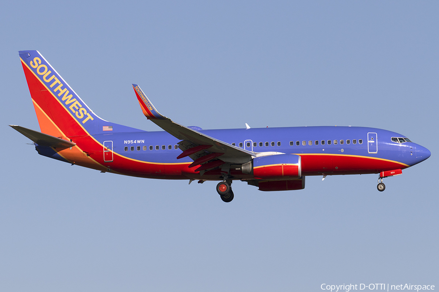 Southwest Airlines Boeing 737-7H4 (N954WN) | Photo 535768