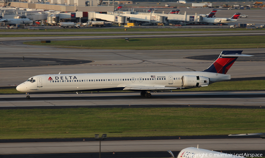 Delta Air Lines McDonnell Douglas MD-90-30 (N955DN) | Photo 6494