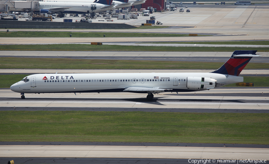 Delta Air Lines McDonnell Douglas MD-90-30 (N955DN) | Photo 6787