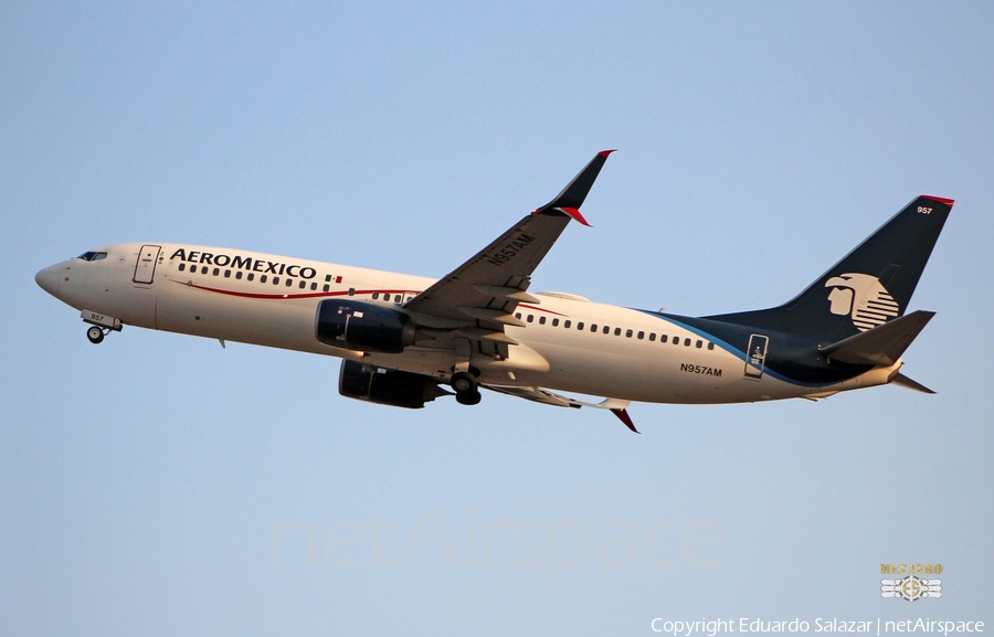 AeroMexico Boeing 737-852 (N957AM) | Photo 526245