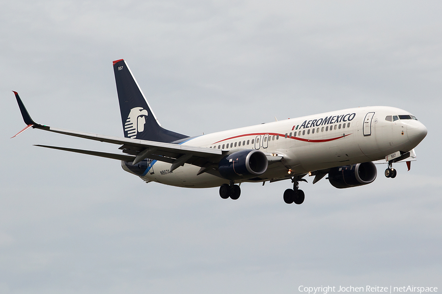 AeroMexico Boeing 737-852 (N957AM) | Photo 100039