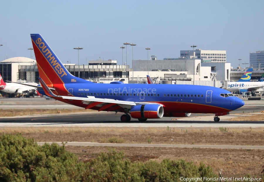 Southwest Airlines Boeing 737-7H4 (N957WN) | Photo 322777