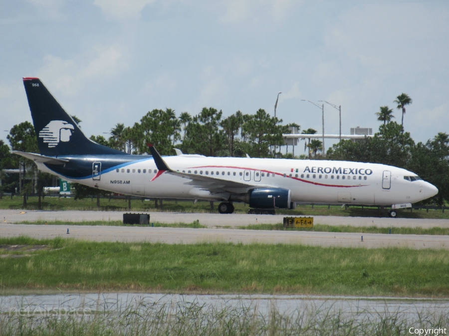 AeroMexico Boeing 737-852 (N958AM) | Photo 518933