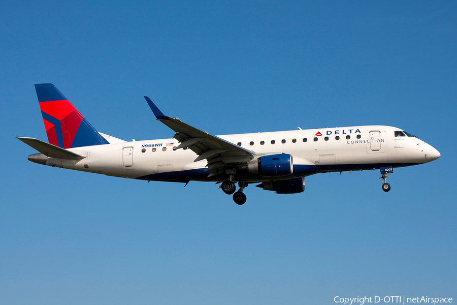 Delta Connection (Shuttle America) Embraer ERJ-175LR (ERJ-170-200LR) (N958WH) | Photo 386134
