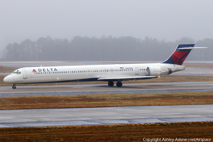 Delta Air Lines McDonnell Douglas MD-90-30 (N960DN) | Photo 137437