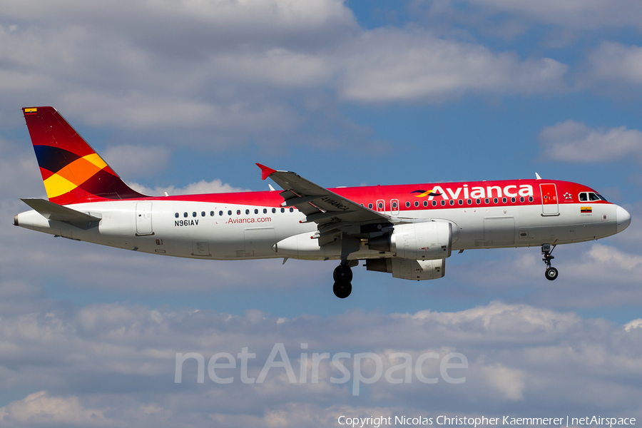 Avianca Airbus A320-214 (N961AV) | Photo 122438
