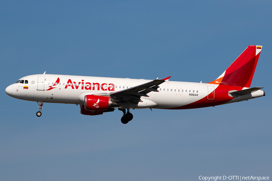Avianca Airbus A320-214 (N961AV) | Photo 608579