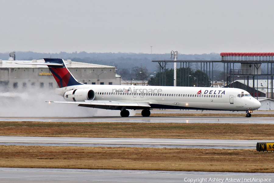 Delta Air Lines McDonnell Douglas MD-90-30 (N961DN) | Photo 137111