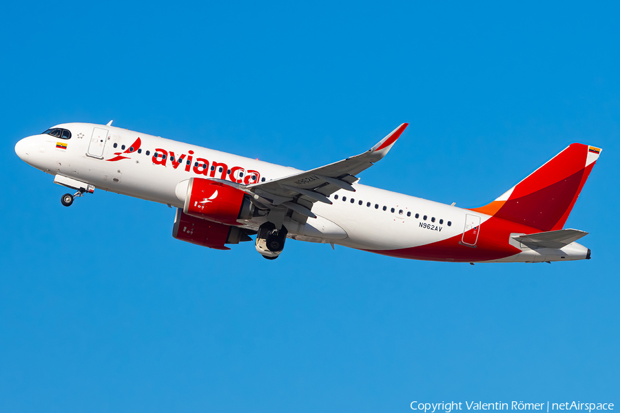 Avianca Airbus A320-251N (N962AV) | Photo 656111