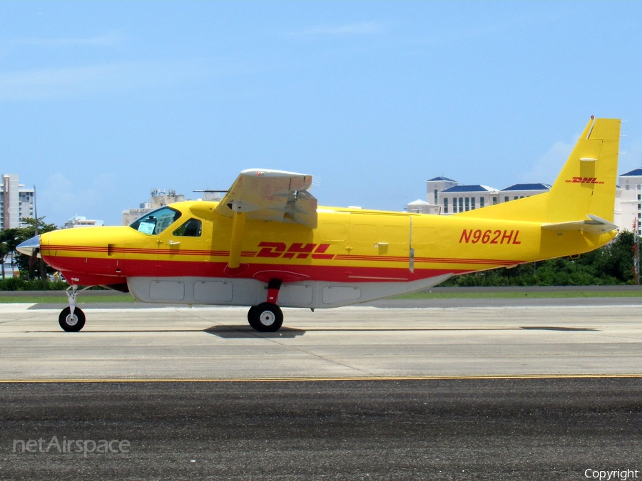 DHL (Kingfisher Air Services) Cessna 208B Super Cargomaster (N962HL) | Photo 261626