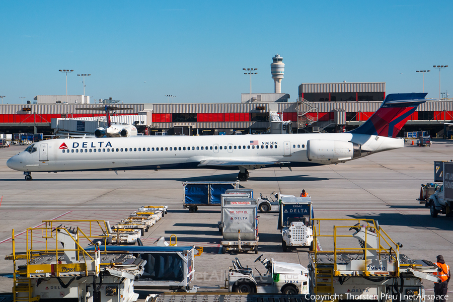 Delta Air Lines McDonnell Douglas MD-90-30 (N965DN) | Photo 100631