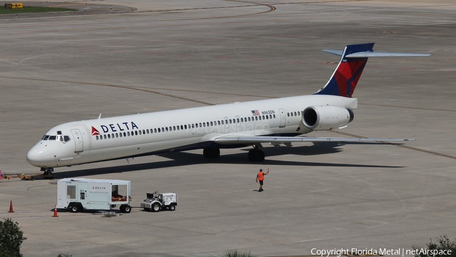 Delta Air Lines McDonnell Douglas MD-90-30 (N965DN) | Photo 323425