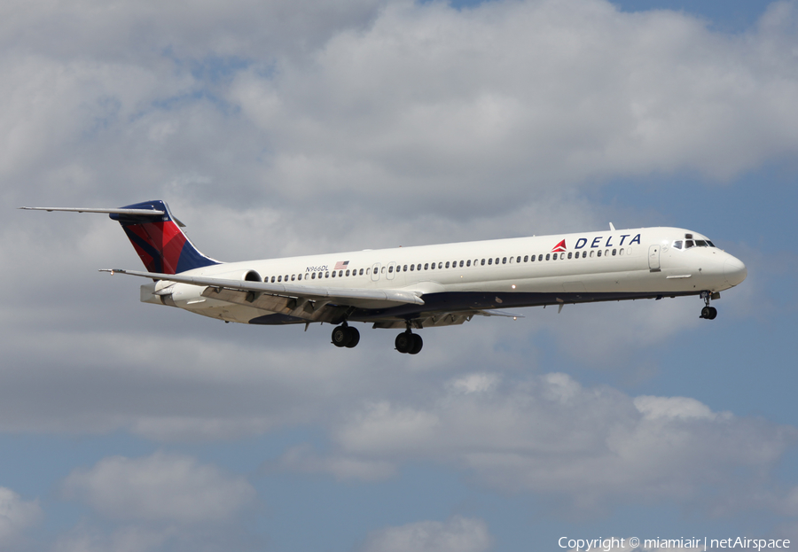 Delta Air Lines McDonnell Douglas MD-88 (N966DL) | Photo 3381