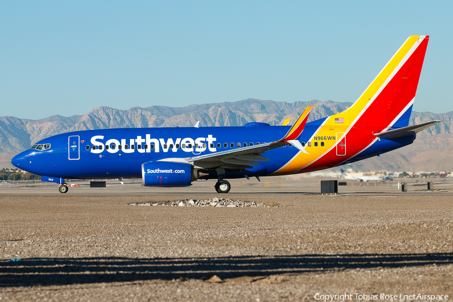 Southwest Airlines Boeing 737-7H4 (N966WN) | Photo 331924