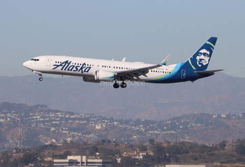 Alaska Airlines Boeing 737-9 MAX (N967AK) at  Los Angeles - International, United States