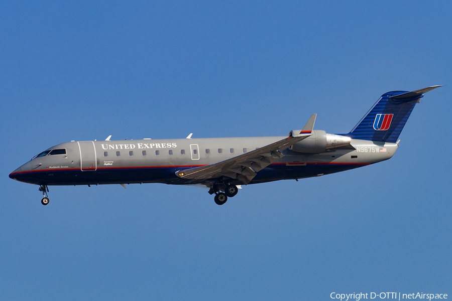 United Express (SkyWest Airlines) Bombardier CRJ-200LR (N967SW) | Photo 182961