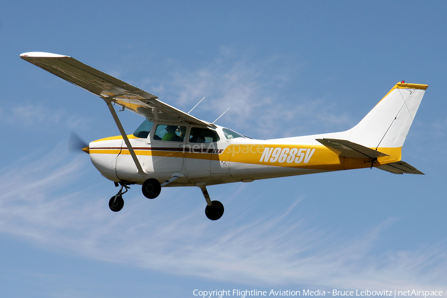 Blue Skies of Wisconsin Cessna 172M Skyhawk (N9685V) | Photo 158293