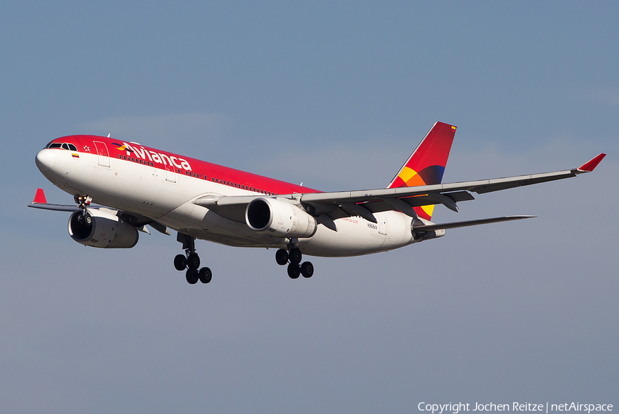 Avianca Airbus A330-243 (N968AV) | Photo 42715