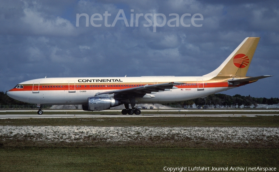 Continental Airlines Airbus A300B4-203 (N968C) | Photo 437450