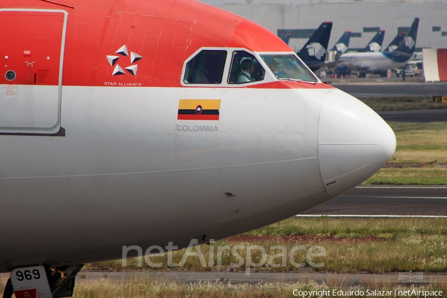 Avianca Airbus A330-243 (N969AV) | Photo 194294