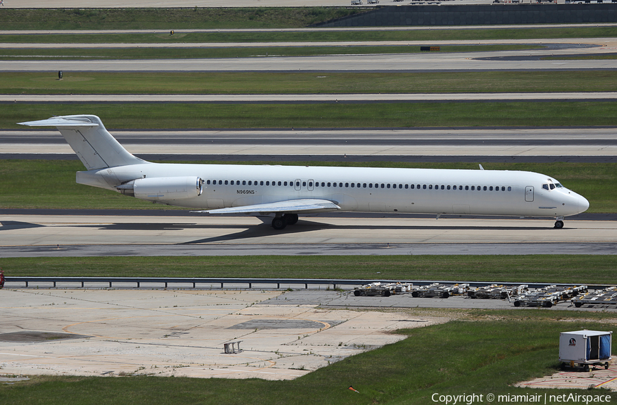 Ryan International Airlines McDonnell Douglas MD-83 (N969NS) | Photo 6802