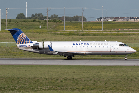 United Express (SkyWest Airlines) Bombardier CRJ-200LR (N971SW) at  Calgary - International, Canada