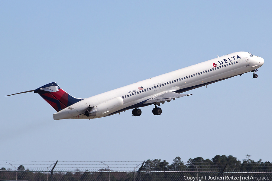 Delta Air Lines McDonnell Douglas MD-88 (N972DL) | Photo 43675