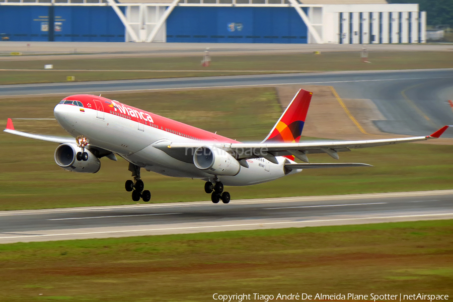 Avianca Airbus A330-243 (N974AV) | Photo 403777