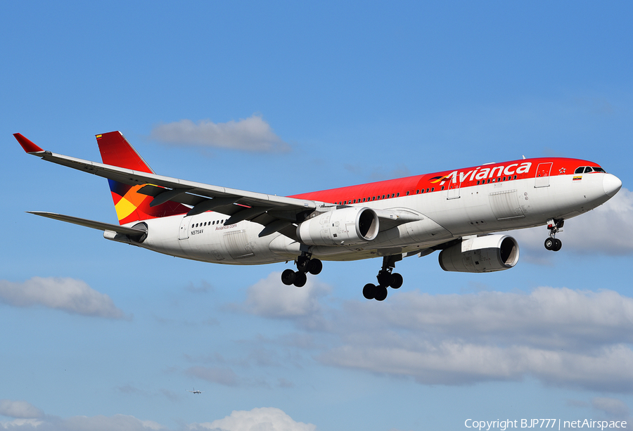 Avianca Airbus A330-243 (N975AV) | Photo 368656