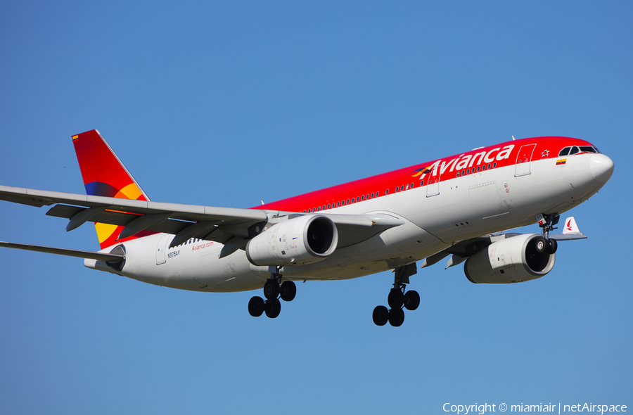 Avianca Airbus A330-243 (N975AV) | Photo 95980