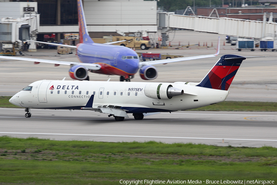 Delta Connection (ExpressJet Airlines) Bombardier CRJ-200ER (N975EV) | Photo 151987