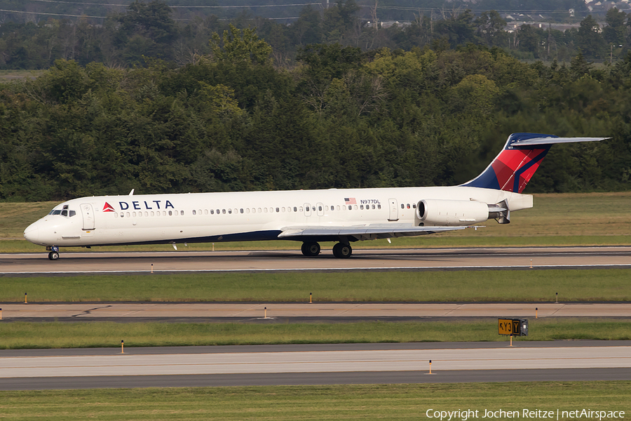 Delta Air Lines McDonnell Douglas MD-88 (N977DL) | Photo 189017