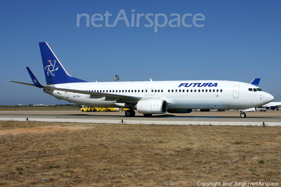 Futura International Airways Boeing 737-86N (N977RY) | Photo 388981